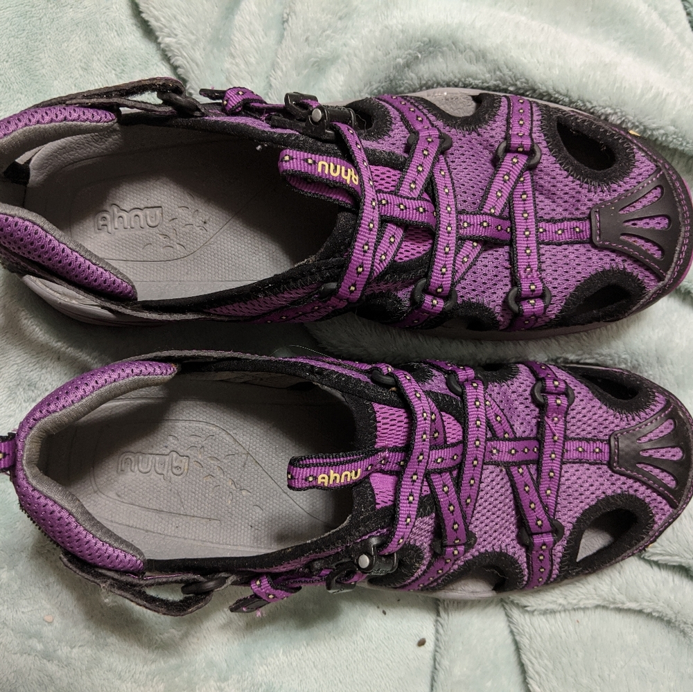 Purple fisherman sandals